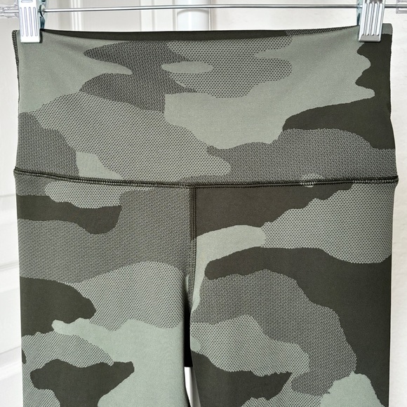 OFFLINE by Aerie Camo High Waisted Legging Olive Fun Green Camo - Picture 4 of 13